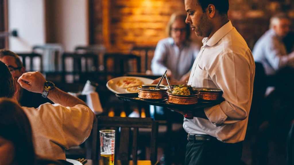dakhin waiter 1422x800 1